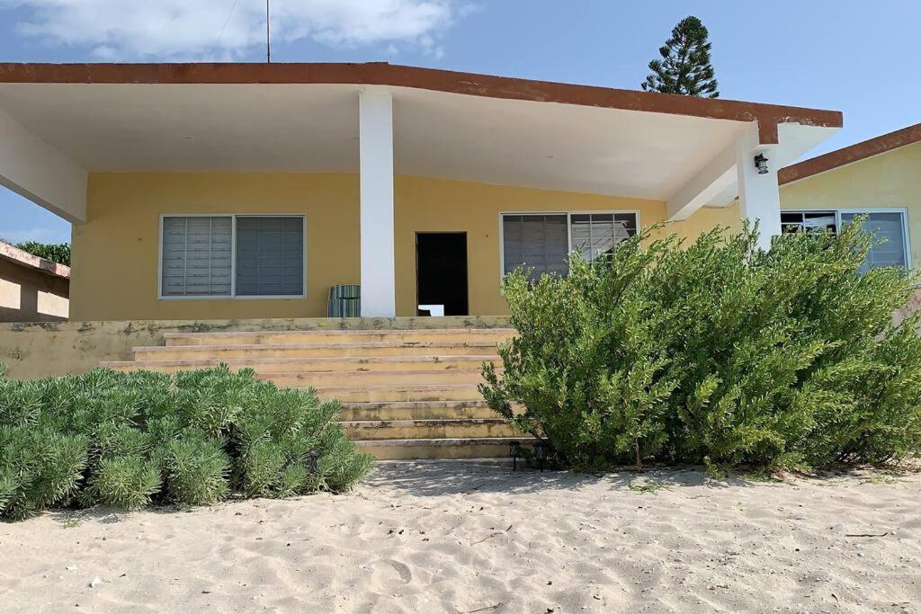Вілла La Casa Amarilla Frente Al Mar Челем Екстер'єр фото